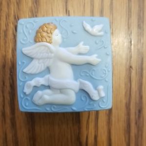 Porcelain ring box